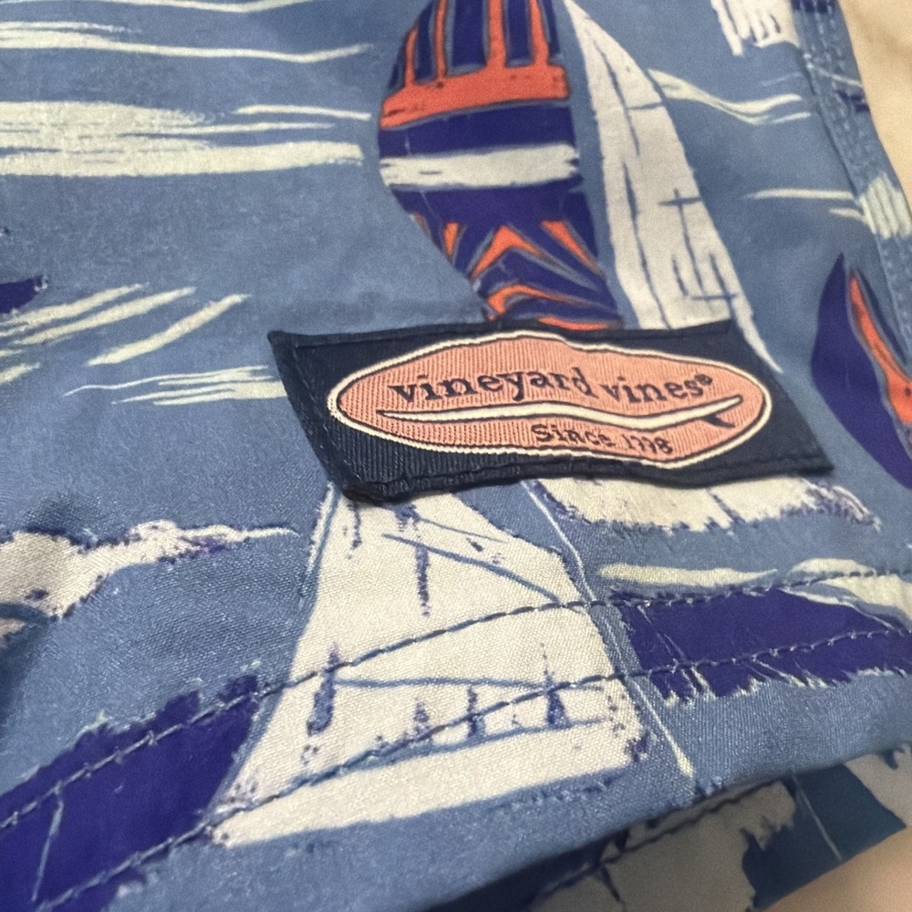 New Vineyard Vines Xl Sailboat Lighthouse Swim Trunks Costal Vacation Beach Mens - Picture 3 of 9